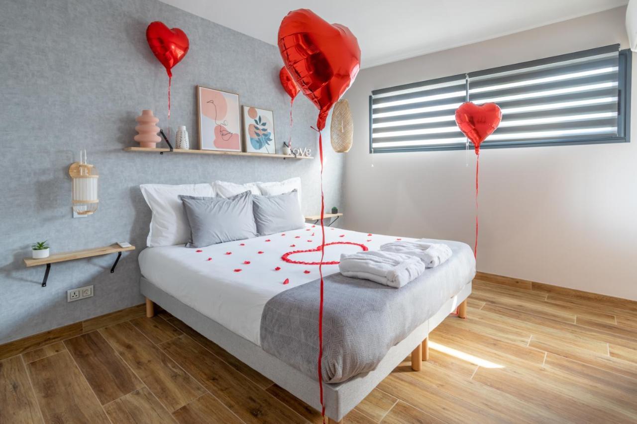 L'entre deux-suite romantique - jacuzzi privatif - 1 petit déjeuner pour 2 OFFERT Le Somail Esterno foto