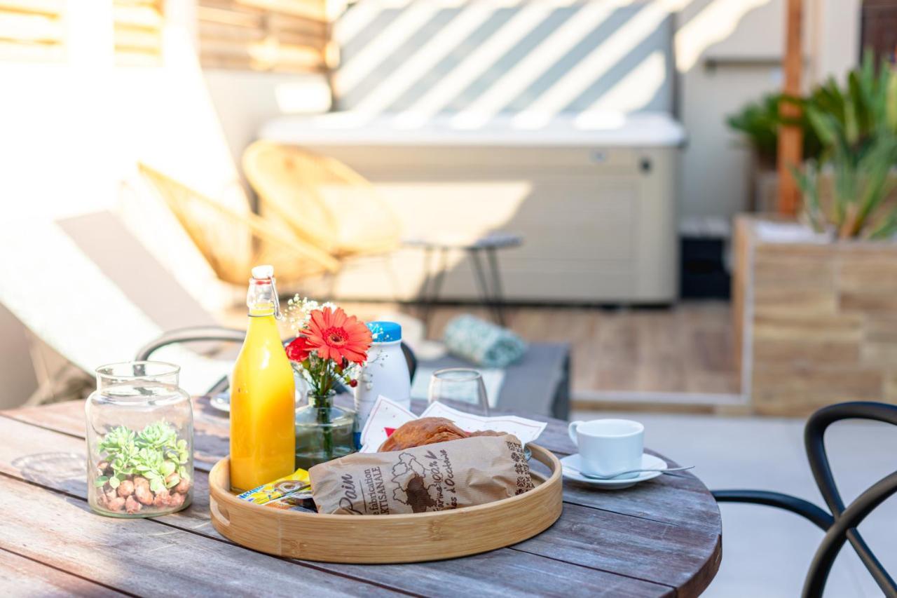 L'entre deux-suite romantique - jacuzzi privatif - 1 petit déjeuner pour 2 OFFERT Le Somail Esterno foto
