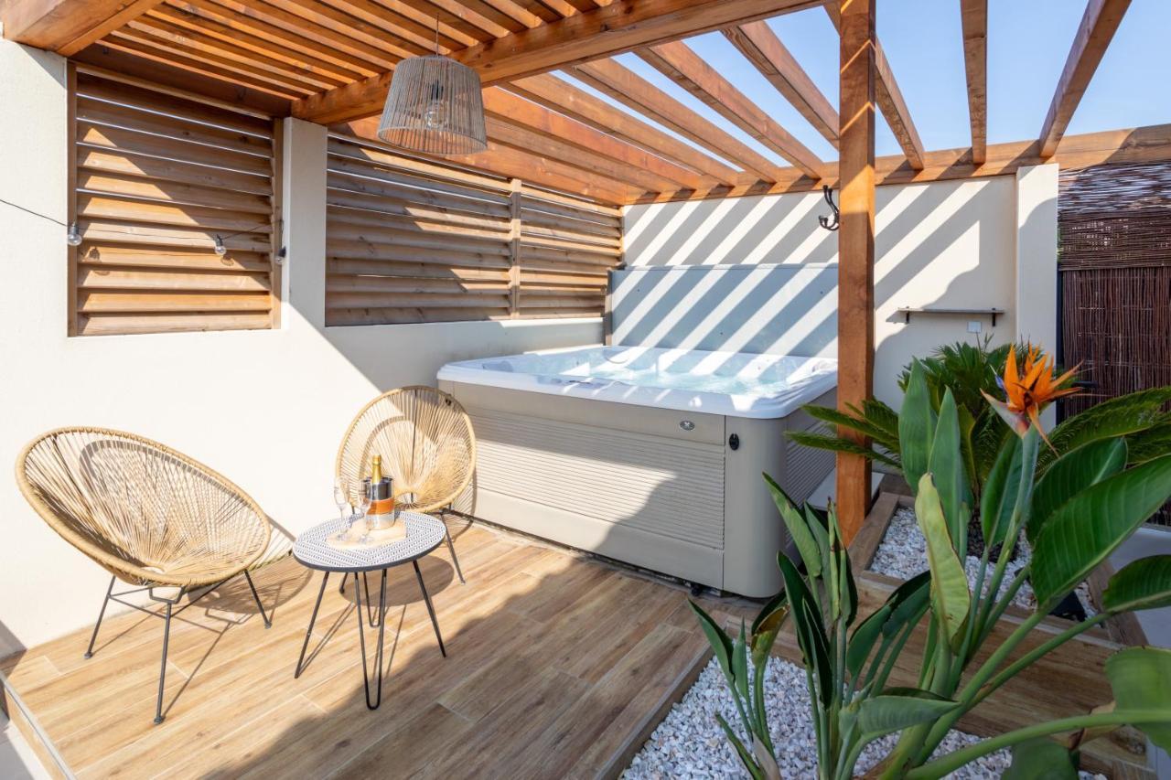 L'entre deux-suite romantique - jacuzzi privatif - 1 petit déjeuner pour 2 OFFERT Le Somail Esterno foto