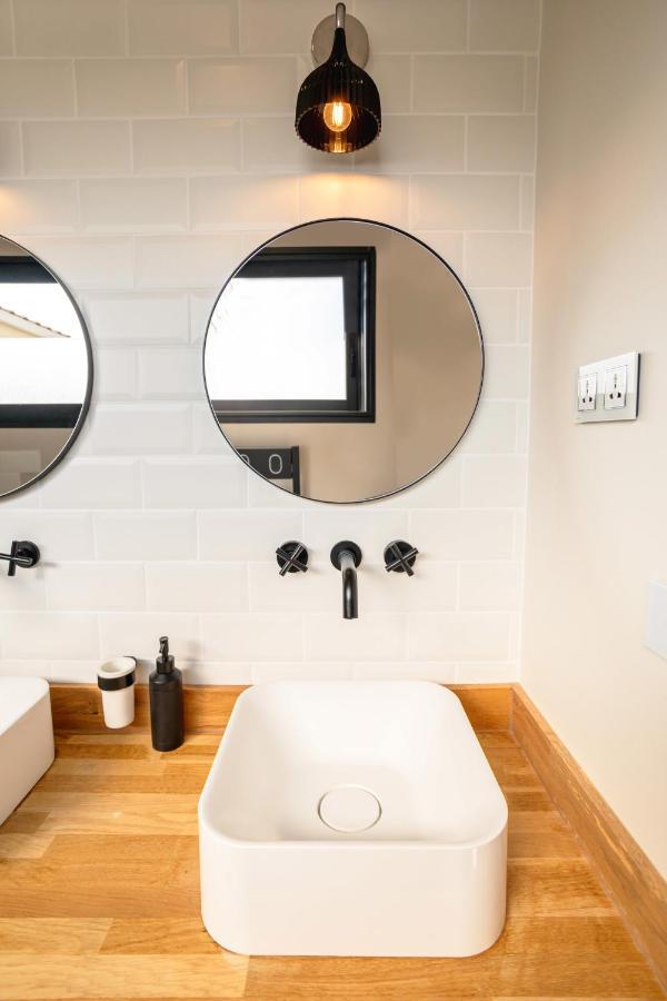 L'entre deux-suite romantique - jacuzzi privatif - 1 petit déjeuner pour 2 OFFERT Le Somail Esterno foto